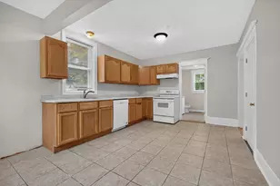 605 S Lee St, Bloomington, IL 61701 - Photo 5