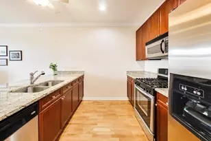 2472 W Foster Ave, Chicago, IL 60625 - Photo 9