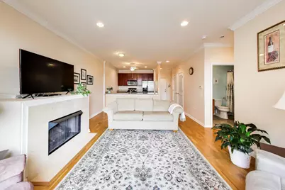 2472 W Foster Avenue #203, Chicago, IL 60625 - Photo 5