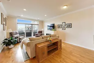 2472 W Foster Ave, Chicago, IL 60625 - Photo 3