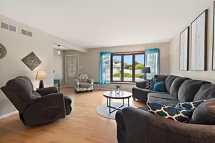 8019 Prairie Ct, Tinley Park, IL 60477 - Photo 5