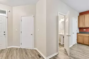725 S Jade Ln, Round Lake, IL 60073 - Photo 25
