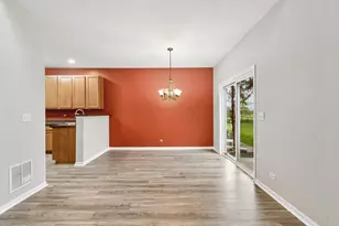 725 S Jade Ln, Round Lake, IL 60073 - Photo 7