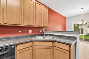 725 S Jade Ln, Round Lake, IL 60073 - Photo 11
