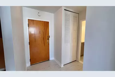 9001 Golf Road #8C, Des Plaines, IL 60016 - Photo 3
