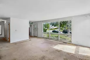719 W Dresser Dr, Mount Prospect, IL 60056 - Photo 3