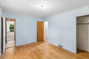 719 W Dresser Dr, Mount Prospect, IL 60056 - Photo 11