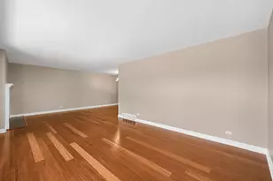 824 Skyline Dr, Barrington, IL 60010 - Photo 7