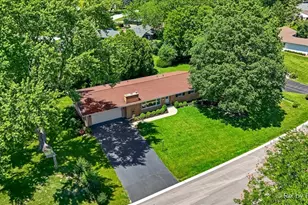 824 Skyline Dr, Barrington, IL 60010 - Photo 3