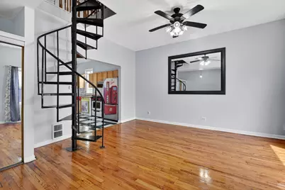 9018 S Brandon Avenue, Chicago, IL 60617 - Photo 3