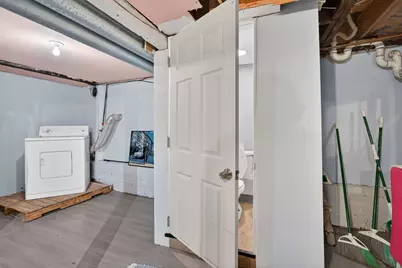 9018 S Brandon Avenue, Chicago, IL 60617 - Photo 35