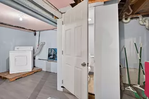 9018 S Brandon Ave, Chicago, IL 60617 - Photo 35