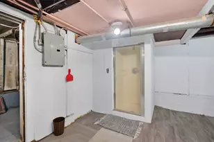 9018 S Brandon Ave, Chicago, IL 60617 - Photo 33