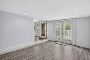 9018 S Brandon Ave, Chicago, IL 60617 - Photo 19