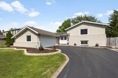 621 Newport Avenue, Westmont, IL 60559 - Photo 1