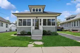 18 N Worth Ave, Elgin, IL 60123 - Photo 1