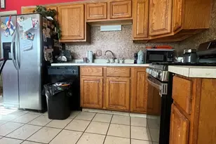 17723 Stonebridge Dr, Hazel Crest, IL 60429 - Photo 3