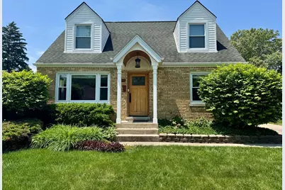 218 N Eastwood Avenue, Mount Prospect, IL 60056 - Photo 1