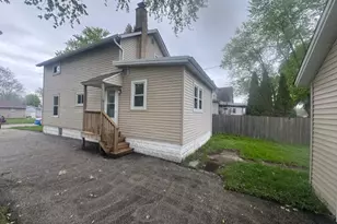 838 Spruce St, Aurora, IL 60506 - Photo 3
