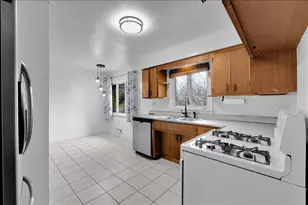 64 E Benton St, Oswego, IL 60543 - Photo 7