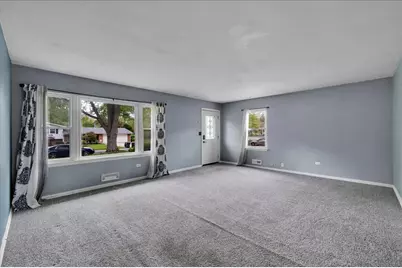 64 E Benton Street, Oswego, IL 60543 - Photo 5
