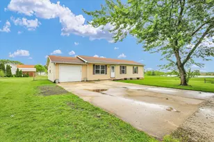 841 S High St, Paxton, IL 60957 - Photo 3
