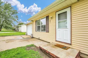 841 S High St, Paxton, IL 60957 - Photo 5