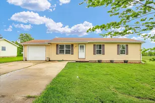 841 S High St, Paxton, IL 60957 - Photo 1