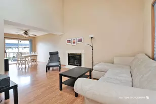 402 S Frontenac St, Aurora, IL 60504 - Photo 3