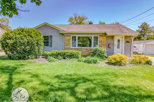 401 Linn Ave, Crystal Lake, IL 60014 - Photo 1