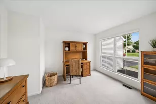 645 Chestnut Dr, Carol Stream, IL 60188 - Photo 5