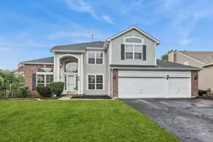 645 Chestnut Dr, Carol Stream, IL 60188 - Photo 1