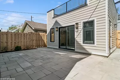 2062 W Belle Plaine Avenue, Chicago, IL 60618 - Photo 29