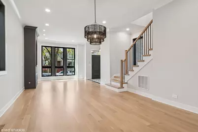 2062 W Belle Plaine Avenue, Chicago, IL 60618 - Photo 5