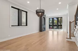 2062 W Belle Plaine Ave, Chicago, IL 60618 - Photo 3