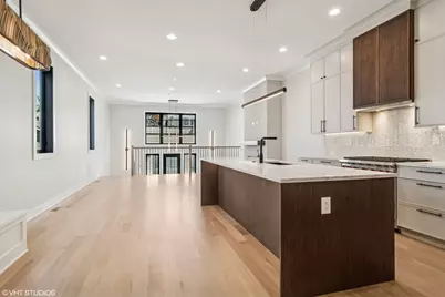 2062 W Belle Plaine Avenue, Chicago, IL 60618 - Photo 9