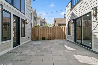 2062 W Belle Plaine Avenue, Chicago, IL 60618 - Photo 27