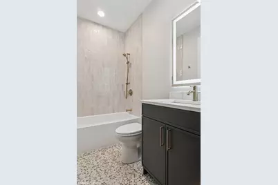 2062 W Belle Plaine Avenue, Chicago, IL 60618 - Photo 17
