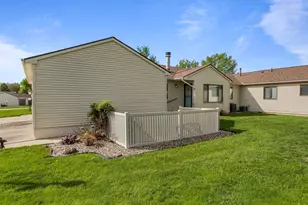 2412 Heritage Dr, Champaign, IL 61822 - Photo 3