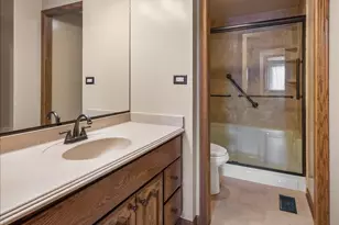 815 Mansfield Ct, Schaumburg, IL 60194 - Photo 15