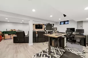 8130 W Berwyn Ave, Chicago, IL 60656 - Photo 17