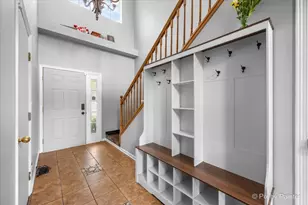 902 Huntington Dr, Elk Grove Village, IL 60007 - Photo 5