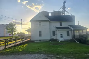 102 E Washington St, Ashkum, IL 60911 - Photo 29