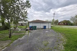 609 E 152nd St, Phoenix, IL 60426 - Photo 11