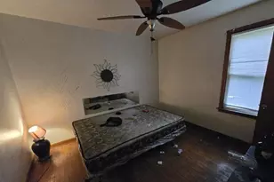 609 E 152nd St, Phoenix, IL 60426 - Photo 5