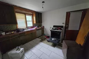 609 E 152nd St, Phoenix, IL 60426 - Photo 7