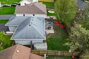 710 Redwood Ct, Genoa, IL 60135 - Photo 37
