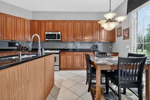 2072 Inverness Dr, Vernon Hills, IL 60061 - Photo 3