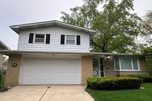 821 W Manor Ct, Glenwood, IL 60425 - Photo 1
