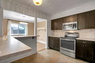 1002 Castilian Ct, Glenview, IL 60025 - Photo 7